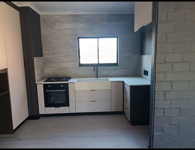 2 BEDROOM HOUSE FOR SALE IN ALBERTINIA